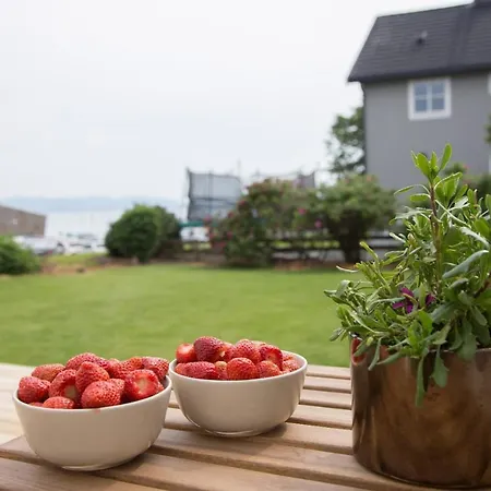 Central - Great Location With Garden And Fjord-view * Brekstad